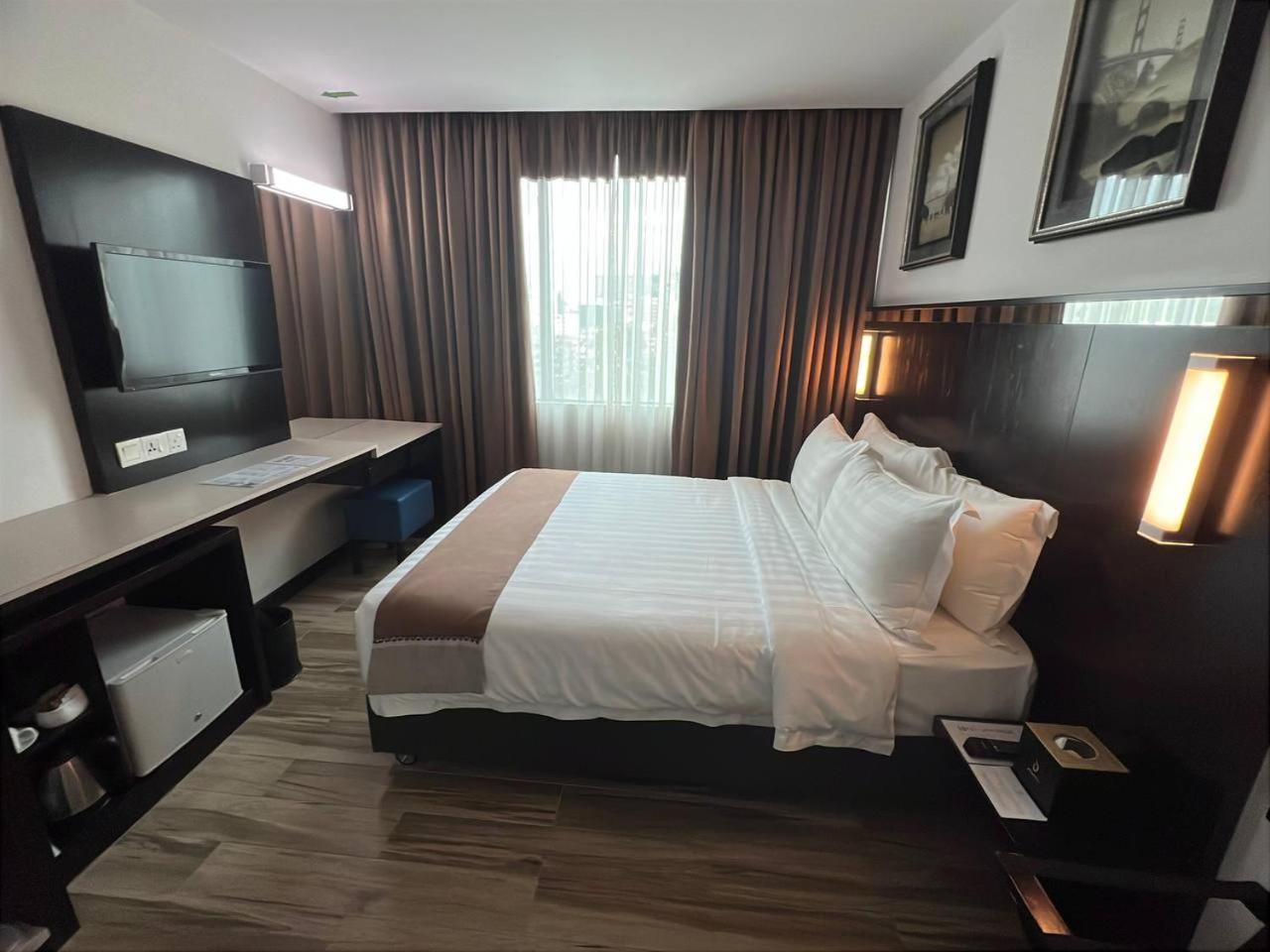 Dreamtel Hotel 3*